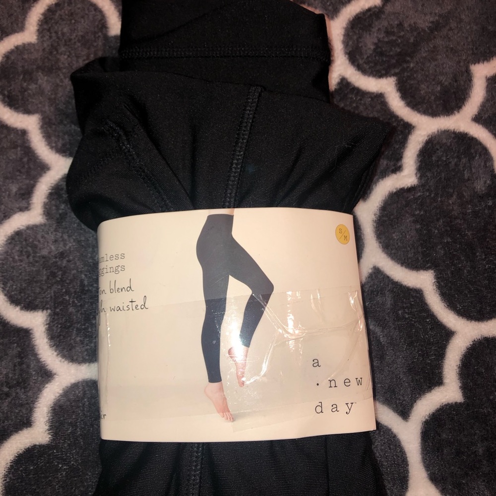 ⭐️ A New Day Women’s Leggings⭐️